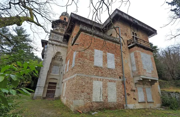 Mestna občina želi čim prej dobiti stavbno pravico, saj mora čez 
nekaj mesecev prijaviti projekte za obnovo vile. 