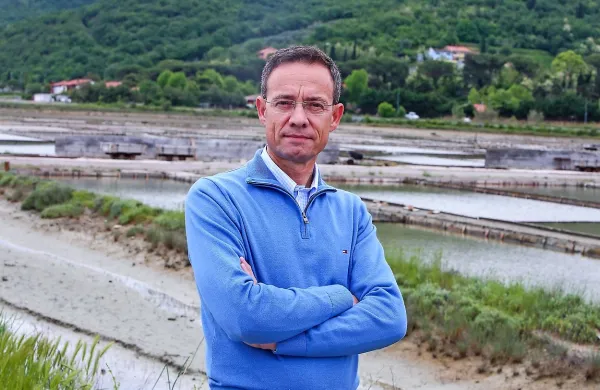 Robert Smrekar, direktor javnega zavoda Krajinski park Strunjan: 
“Naš krajinski park je prehoden in poseljen, zato je upravljanje z 
njim še posebej zahtevno,. 