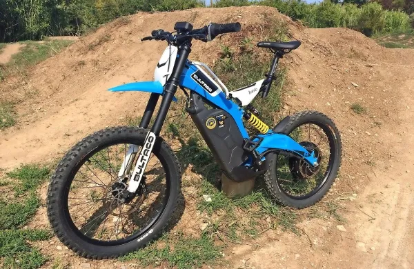 Od štirih različnih verzij križanca bultaco brinco smo preizkusili  
živahen model R, ki ni homologiran za vožnjo po cesti.