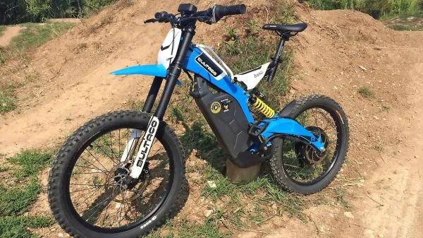 Od štirih različnih verzij križanca bultaco brinco smo preizkusili  
živahen model R, ki ni homologiran za vožnjo po cesti.
