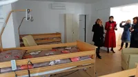 Uporabniki centra Ruj, ki so se takole pred časom fotografirali za naš časopis,  se v centru večinoma 
družijo tudi zdaj, ko so njegove storitve plačljive. 