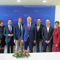 Jožko Čuk (četrti z leve) je s svojimi podporniki včeraj v Lipici 
predstavil svoj program. 