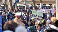 Sindikati javnega sektorja so pozimi stavko začeli, vendar so jo  
morali prekiniti, ker je Miro Cerar odstopil in je vlada opravljala le 
še tekoče posle. 