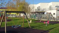 Divaška občina je do letos s pomočjo denarja iz različnih virov 
energetsko prenovila  že skoraj polovico javnih stavb, nov otroški 
vrtec (na fotografiji desno) pa je zgradila z denarjem Eko sklada.   