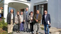 Na srečanju vojnih sirot so se zbrali (z leve): Silvan Vidrih, Ana  
Bubnič, Marica Okretič, Erna Matko Volk in Ivan Vidmar. Na desni 
je Ernest Margon, v sredini pa pivški župan Robert Smrdelj.