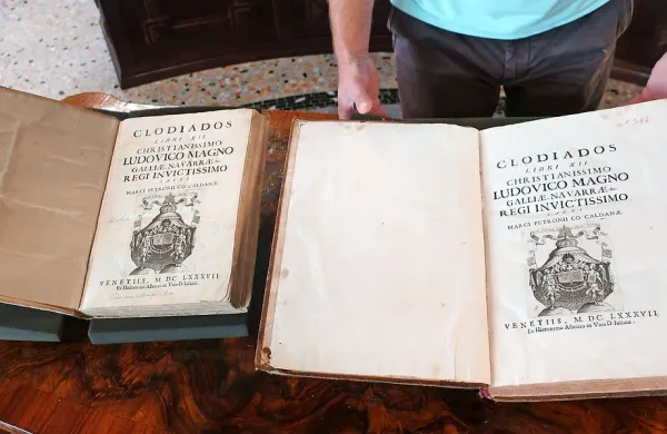 Koprska izvoda Caldanove pesnitve Klodiada, ki je bila v 18. stoletju baje obvezno čtivo v  Franciji.      