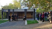 Sodobno oblikovana mrliška vežica je  s svojo vpetostjo v okolje 
navdušila domačine.