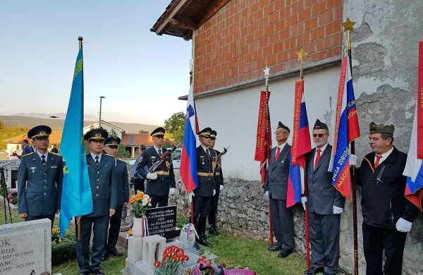 Spominske svečanosti so se udeležili mnogi Povirci, predstavniki 
sežanske občine, država Kazshstan ter primorskih domoljubnih 
organizacij.