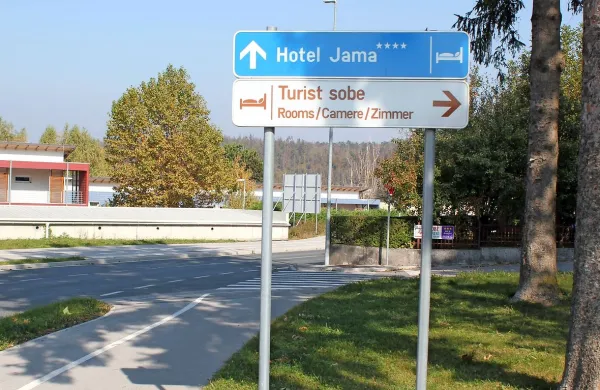 Na Postojnskem se povečuje tako število nočitev turistov kot 
število sobodajalcev.