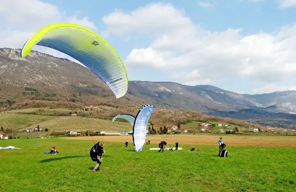 Goriška nudi odlične pogoje za jadralno padalstvo, pohodništvo, 
kolesarjenje, veslanje, jahanje in druge športne aktivnosti.