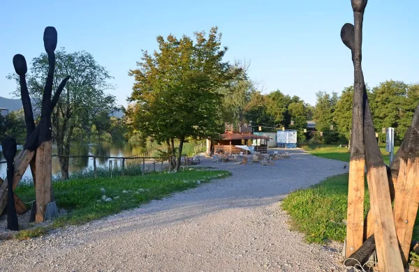 Eden od predlogov je, da bi dodatno uredili območje Lakenessa.  