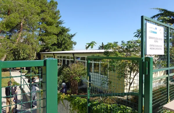  Na Dolinski cesti 58 A je začel delovati  eden od devetih  gerontoloških centrov za starostnike in svojce,  ustanovljenih  na 
območju Slovenije,   Furlanije-Julijske krajine in  Veneta.    

 