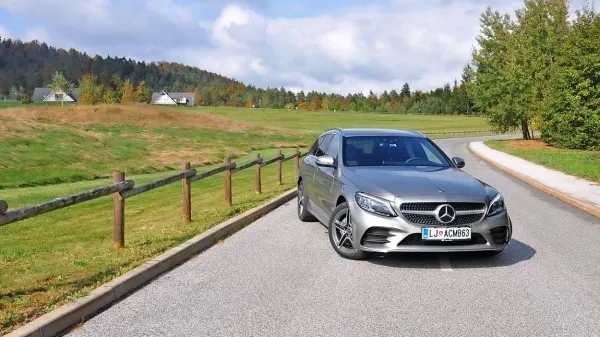 Novi C skriva največ adutov pod pokrovom motorja.