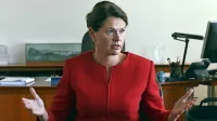 Ministrica za infrastrukturo Alenka Bratušek