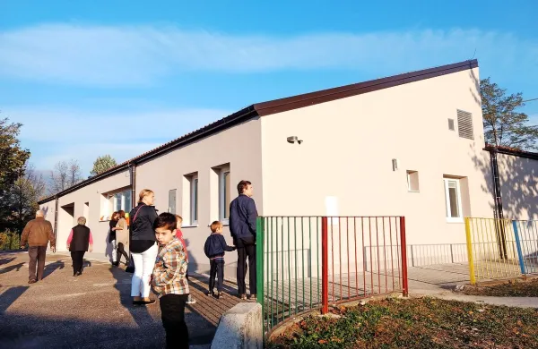 Vrtec so si včeraj malčki že ogledali, vanj se bodo preselili po 
počitnicah. 