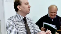 Ivan Radan (levo, ob njem odvetnik Milan Krstić) je včeraj zatrdil, da je bolnike vedno zdravil po 
najboljših močeh ter vedno upošteval medicinsko etiko in medicinsko doktrino.
