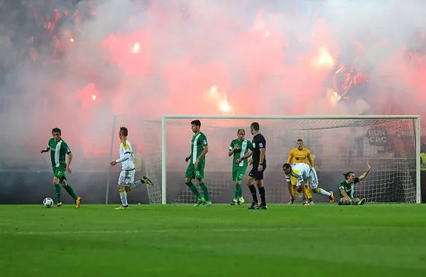 Na  obračunih  Maribora in Olimpije je vselej vroče na tribunah. 
Tudi v soboto je bilo tako.
