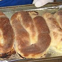 Slovenska raziskava z analiziranjem izdelkov odkriva, da so  
bureki, piškoti, napolitanke, rogljiči ... nabiti s trans maščobami.   