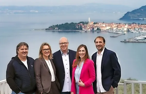 Prvih pet na listi izolske SD za občinski svet: (z leve)Valter 
Jugovac, Romina Kralj, Aleksej Skok, Katja Flego in Valdi Morato