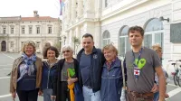 Civilna iniciativa Piran-Pirano (z leve): Nevenka Kavčič, Romana Kačič, Vilma Zacchigna, Davorin 
Petaros, Marie Sabljak  in Luka Čibej