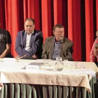 Na okrogli mizi so o svojem pogledu na razvoj lesarstva v Pivki spregovorili  Aleš Cantarutti,  Črtomir 
Tavzes, Janez Zafran,  Janez Marinčič,  Jernej Pavlin in  Damijan Kapelj.  