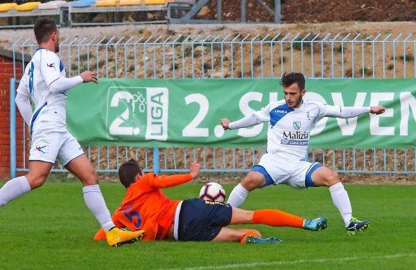 Dekančanom (v belih dresih) je vodilni Bravo  nasul kar pet 
zadetkov.