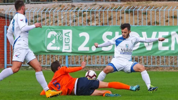 Dekančanom (v belih dresih) je vodilni Bravo  nasul kar pet 
zadetkov.