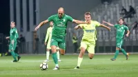 Branilci pokalne lovorike iz ljubljanske Olimpije (v zelenih dresih) 
so v četrtfinalu preskočili Koprčane.
