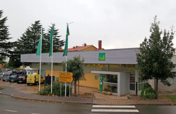 V podjetju Tuš načrtujejo obnovo stare trgovine v Komnu.