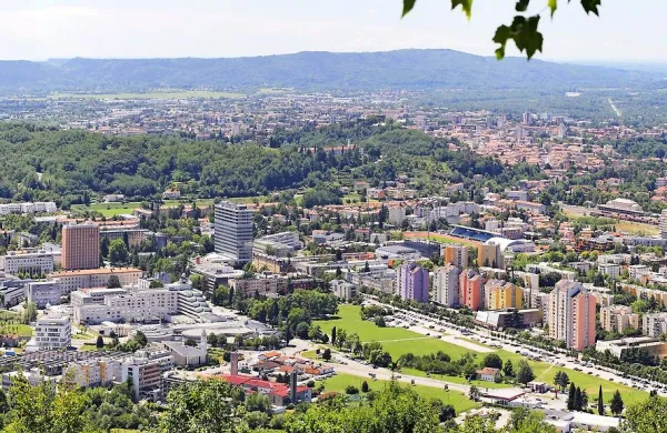 Po tem, ko so sanje o lasvegaških investitorjih, ki bodo Novo 
Gorico spremenili v igralniško meko, klavrno propadle, je jasno, 
da mora mesto preboj iskati drugje.