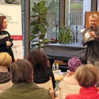 Gregor Maver (desno) je bil mentor letošnje tematske likovne 
delavnice, levo je Sabina Volk Simčič, koordinatorka novogoriškega JSKD. 