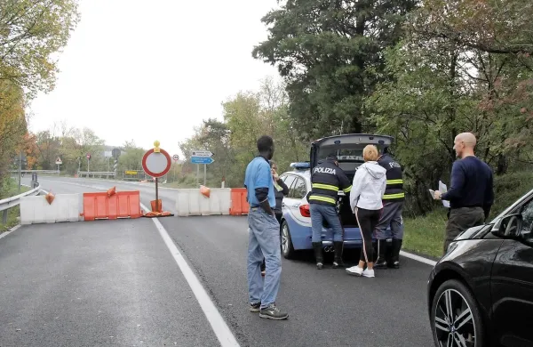 Cesta med Devetaki in Jamljami bo predvidoma zaprta do 
ponedeljka.