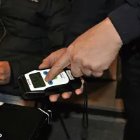 Z ministrstva za zdravje pozivajo tudi organizatorje javnih prireditev, lastnike gostinskih lokalov ter trgovce, naj bodo pozorni 
pri prodaji in ponudbi alkoholnih pijač.