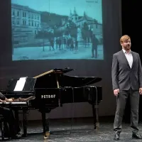 Na predstavitvi monografije so lahko obiskovalci    Vilharjevo delo spoznali skozi besedo, sliko in 
glasbo. Med nastopajočimi sta bila tudi baritonist Jure Počkaj in pianistka Snježana Pleše Žagar.
