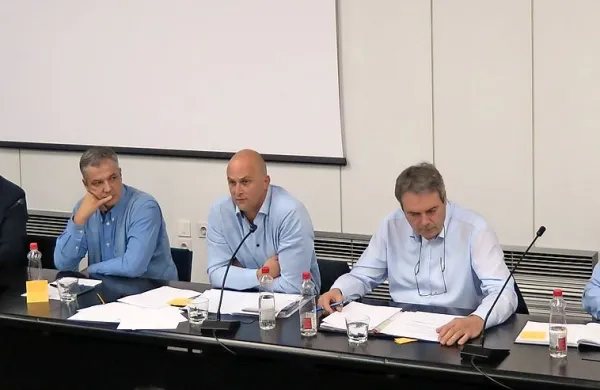 Sežanski županski kandidati (od leve proti desni) Jožko Čuk, Claudio Merslavič, Peter Štoka, David Škabar in Andrej Sila imajo do 
nekaterih občinskih težavah različna mnenja.