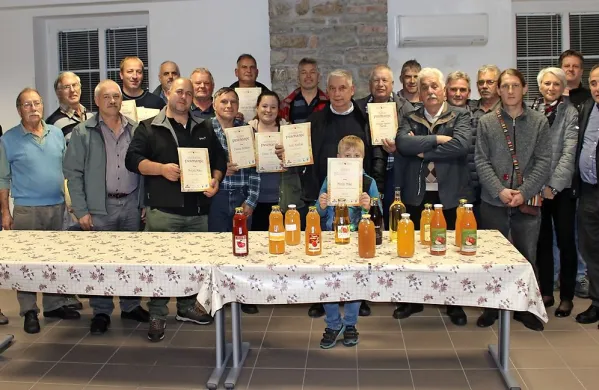 Kraški in brkinski sadjarji so se zelo razveselili prvega ocenjevanja 
sadnih sokov, saj bodo tako lahko izboljšali svoje postopke 
predelave sadja.