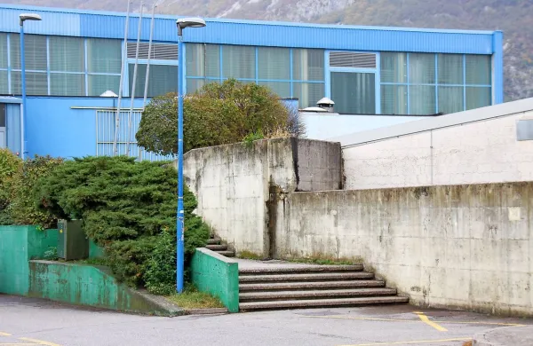 Ena od črnih točk je glavni vhod v športni center, ki  je marsikomu 
nedostopen. 