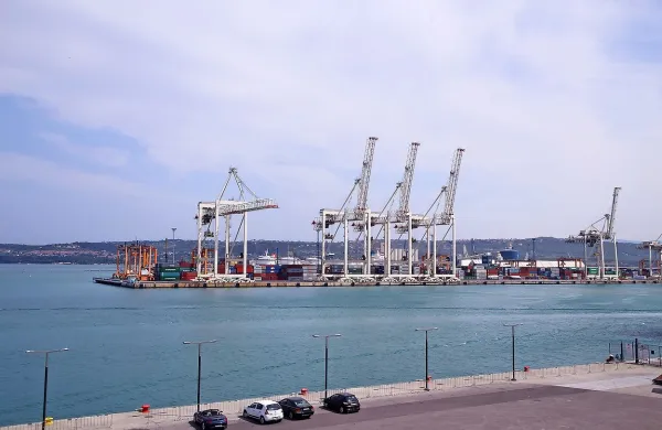 Prvi pomol v koprskem pristanišču bo le dobil podaljšek.