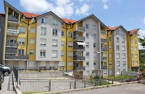 Še druga polovica stanovanj v enem od blokov soseske Park pod 
Javorniki, ki so bila več let prazna, je dobila nove lastnike.