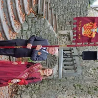 Obiskovalce v Štanjelu sta pozdravila tudi vitez vina in kraljica 
terana Tinkara Gulič.