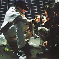 Zdravniki opozarjajo, da se odvisnost od drog lahko stopnjuje.