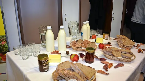 V petek bodo v slovenskih vrtcih in šolah  postregli slovenski 
zajtrk.