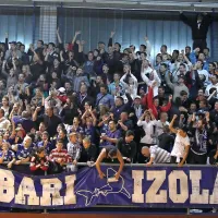 Rokometna dvorana prav tako počasi, a nezadržno propada. 