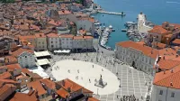 Piran je poleti poln obiskovalcev, pozimi bi jih lahko bilo precej 
več.  