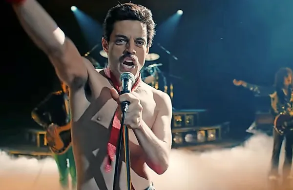 Rami Malek se je zelo poglobljeno vživel v vlogo enega najbolj 
karizmatičnih in talentiranih rock zvezdnikov vseh časov.
