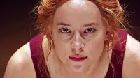 Dakota Johnson v glavni vlogi plesalke Suzie Bannion