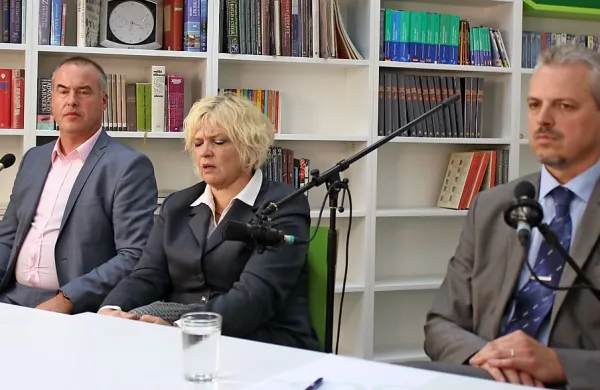 Damijan Kapelj, Jana Gržinič in Robert Smrdelj imajo glede stanja 
in prihodnje vizije občine v marsičem različne poglede.