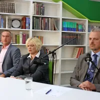 Damijan Kapelj, Jana Gržinič in Robert Smrdelj imajo glede stanja 
in prihodnje vizije občine v marsičem različne poglede.