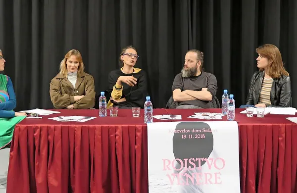  Rojstvo Venere so v Sežani  predstavili (z leve) Nina Ukmar,  Manca Krnel, Barbara Novakovič Kolenc, 
Vid Klemenc in  Eva Prusnik. 