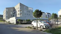 Medgeneracijski center Izola med Južno cesto in  OŠ Livade je novo 
volišče v Livadah. Zaradi novega volišča bo v drugih dveh manj 
gneče.
